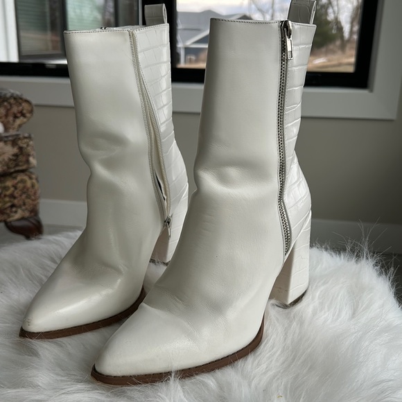 Steve Madden Shoes - Steve Madden boots white 9.5